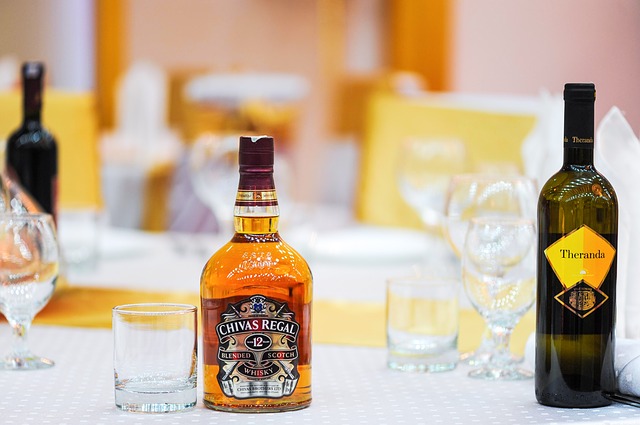 whisky na stole